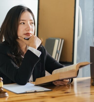 Employer Compliance Reporting: How Virtual Paralegals Ensure USCIS Rules?