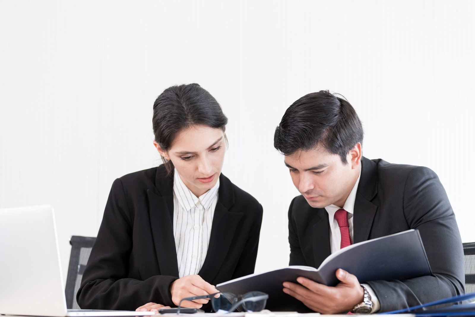 H-1B Petition Tracking Avoid Delays with Expert Virtual Paralegals