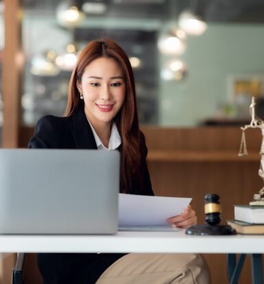 How Virtual Paralegals Address Attorney Feedback in H-1B Documentation Filing