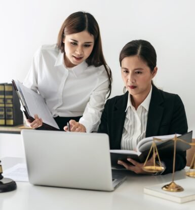 Keeping Employers & Employees Informed How Immigration Virtual Paralegals Manage USCIS Receipt Updates