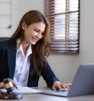 Immigration attorney using a Virtual Legal Assistant for emergency deportation support.